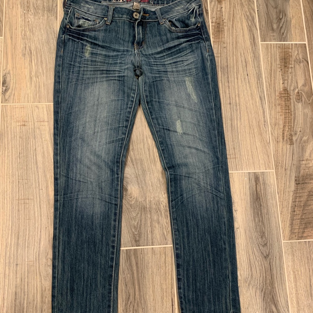 Distressed refuge skinny jeans- size 8short